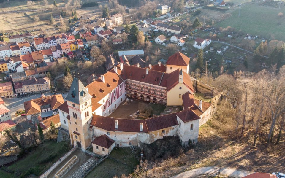Zámek Vimperk - před a po