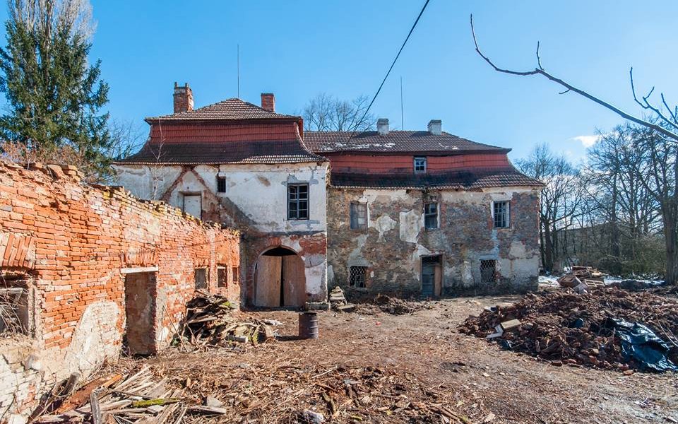 Prodej památkově chráněného zámečku Ohrazenice