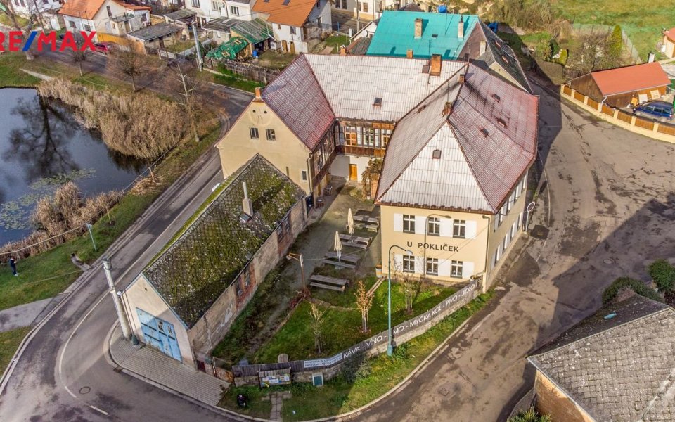 Prodej komerčního objektu 1010 m², Mšeno
