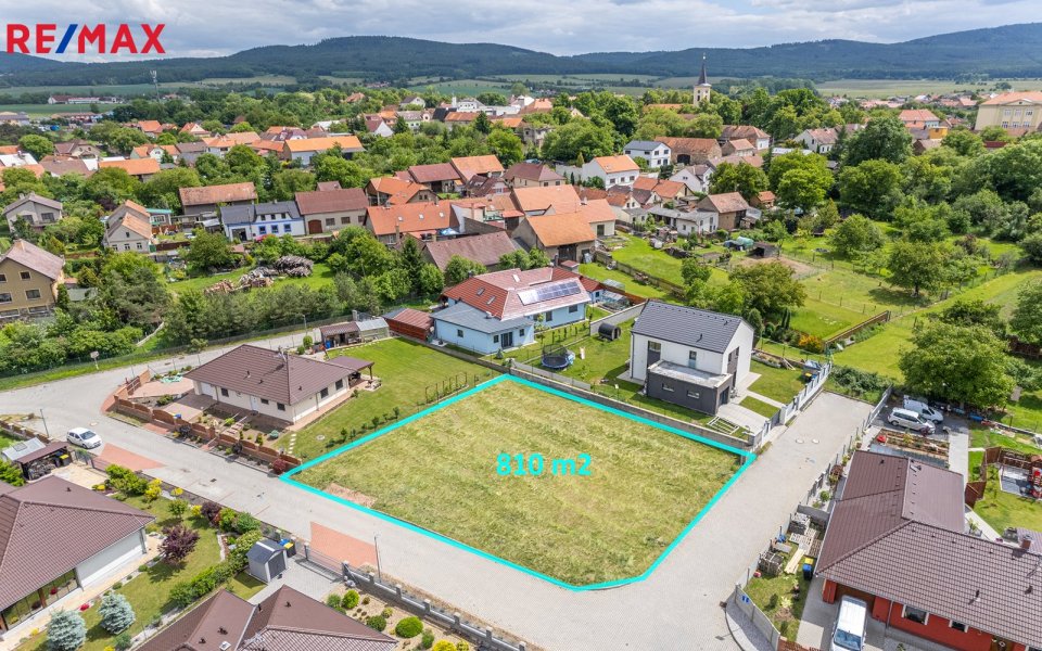 Prodej pozemku 810 m², Hostomice