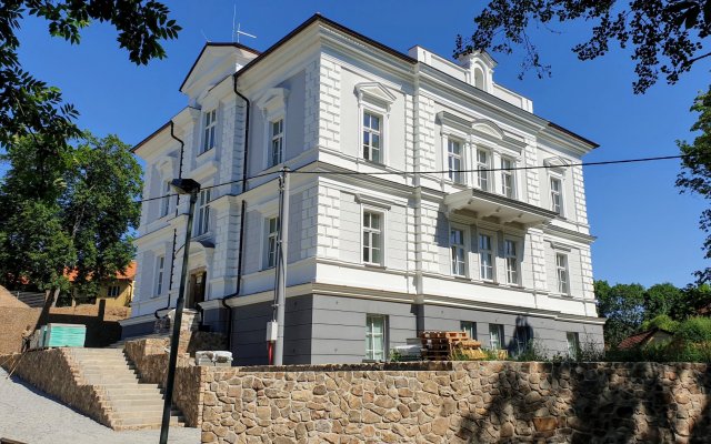 Opravená Nowakova vila
