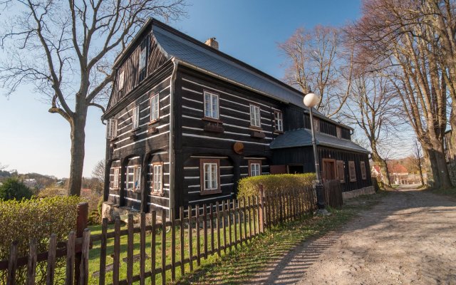 První odborná sklářská škola v Šenově