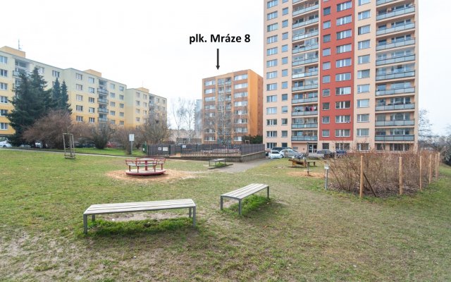 Dětské hřiště za domem
