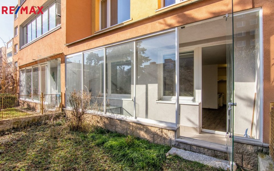 Pronájem bytu 1+kk v družstevním vlastnictví 30 m², Praha 3 - Žižkov